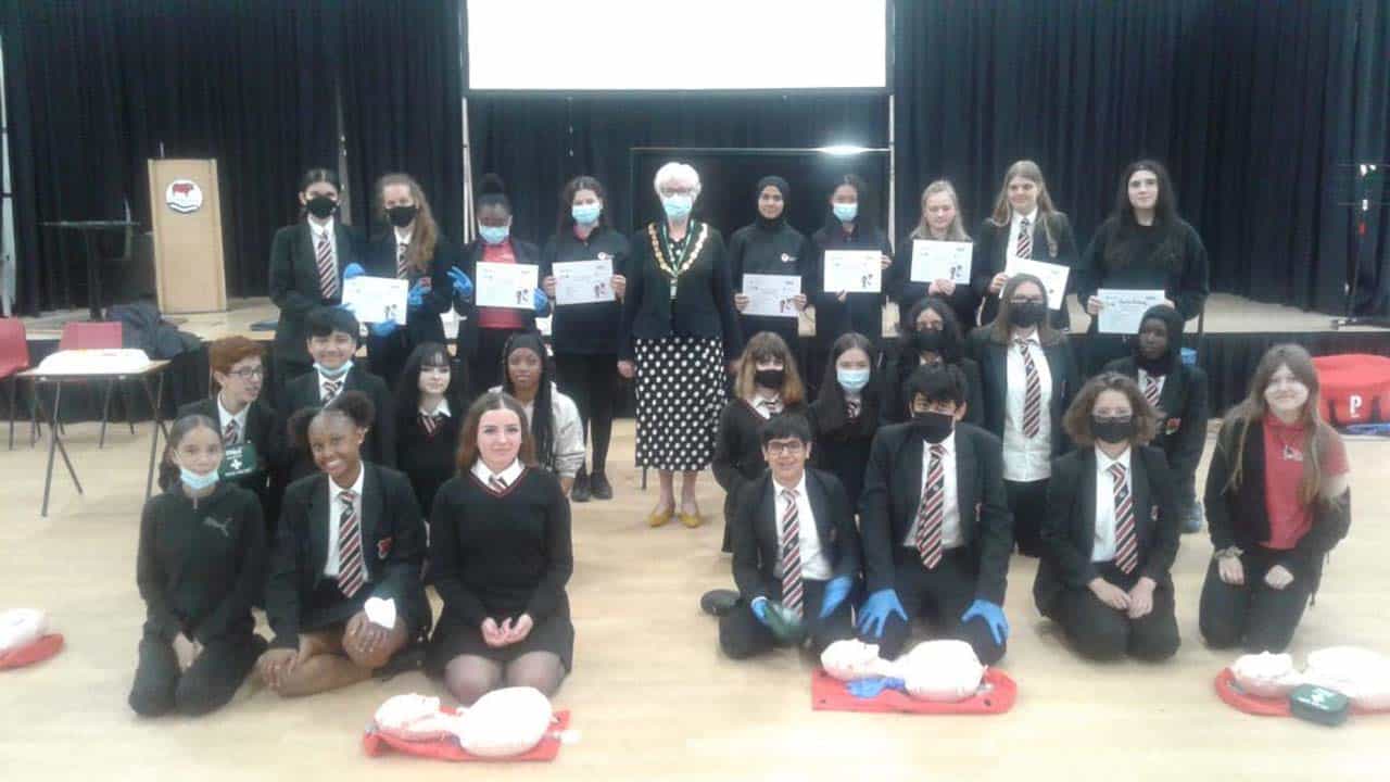 Mayor awards mini medics at Bulmershe School