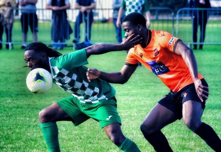 Wokingham & Emmbrook v Edgware Town Pictures: Andrew Batt