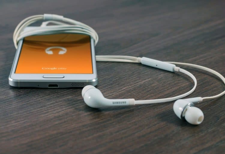 Why not have a day away from your phone? Picture:  Firmbee from Pixabay