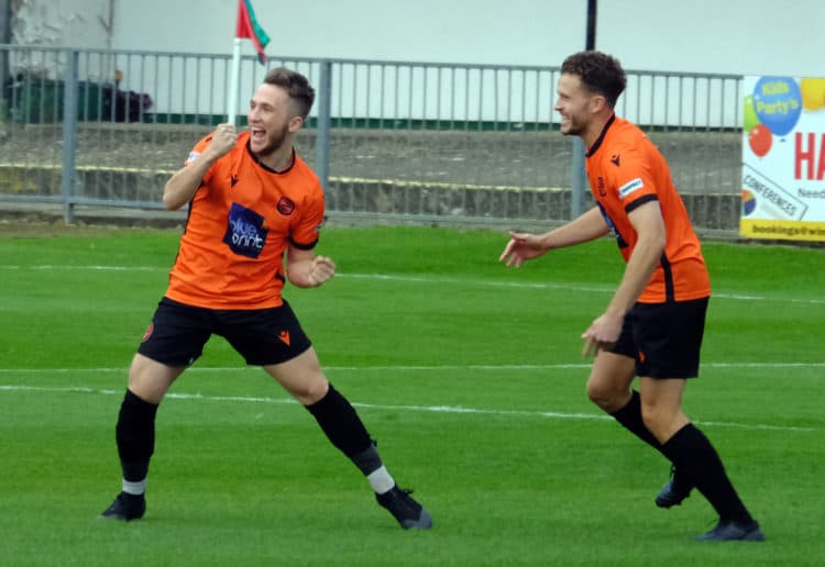 Wokingham & Emmbrook v Virginia Water Pictures: Andrew Batt FootballinBerkshire