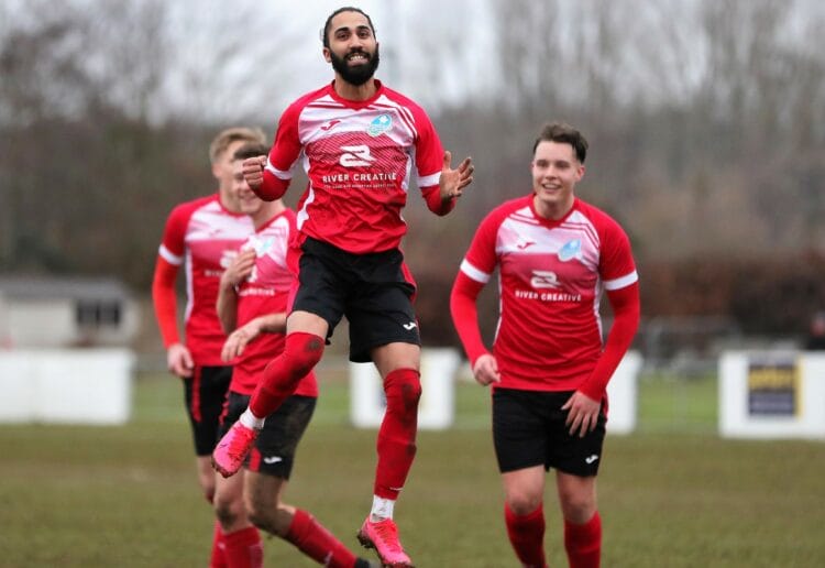 Woodley United v Eversley & California Pictures: Richard Milam