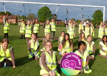 Emmer Green Brownies litterpicking