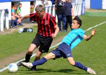 Marlow United v Finchampstead Pictures: Andrew Batt