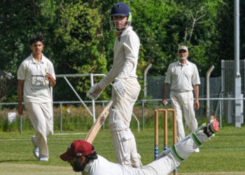Emmbrook & Bearwood 2s (batting) v Hurley 2s Adrian Trueman batting.
