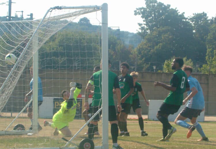 Woodley United v CB Hounslow United Picture: Peter Toft