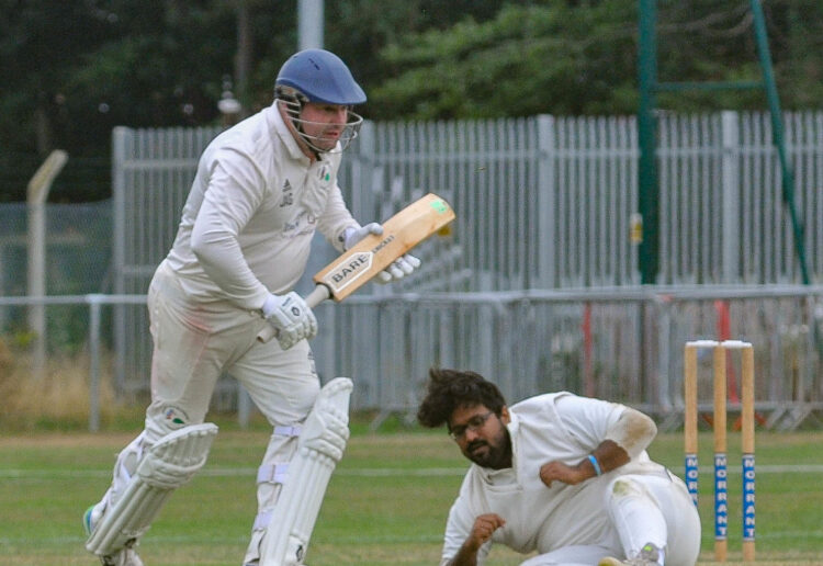 Emmbrook & Bearwood (batting) v Knotty Green James Gill batting.