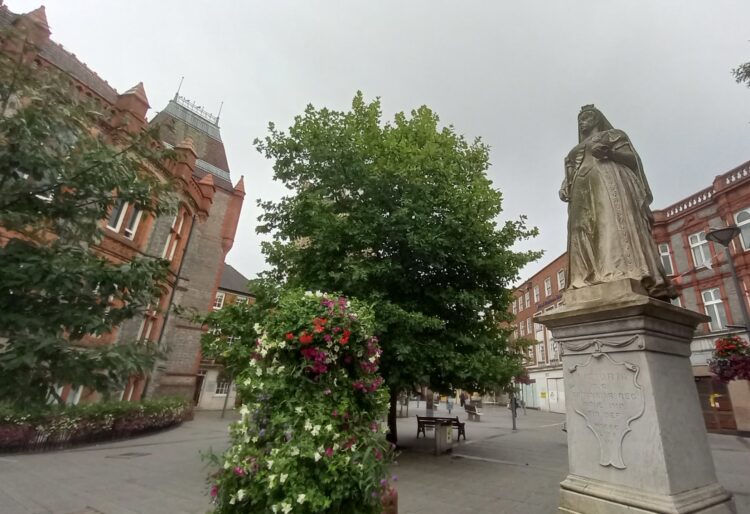 The council is asking that those wishing to lay flowers place them at the statue of Queen Victoria, where Cllr Rachel Eden will lay a floral tribute at 10am on Friday. September 9.