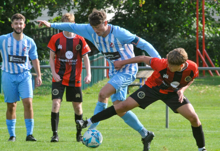 Reading YMCA v Finchampstead (blue & white shirts) Pictures: Steve Smyth