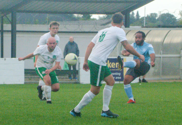 Woodley United v Berks County Picture: Peter Toft