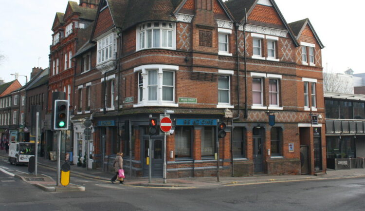 Be At One, Gun Street. Picture: Roger Templeman via Wikimedia Commons