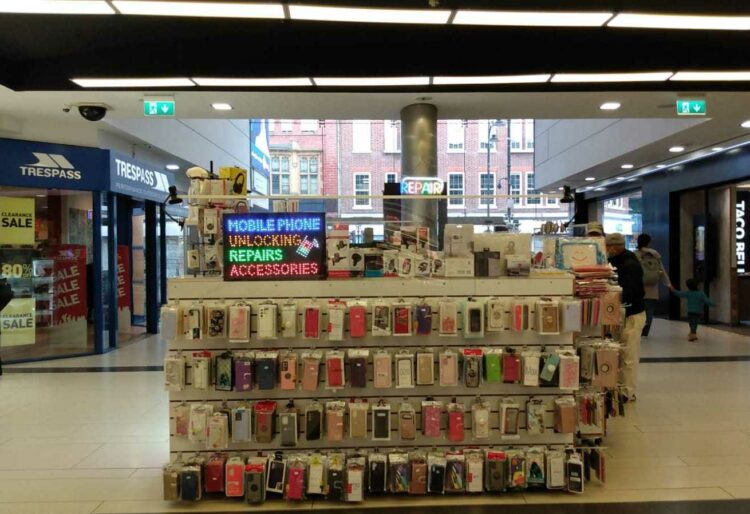 The Quick Phone Repair stall at the entry of Broad Street Mall in Reading town centre. Picture: Local Democracy Reporting Service