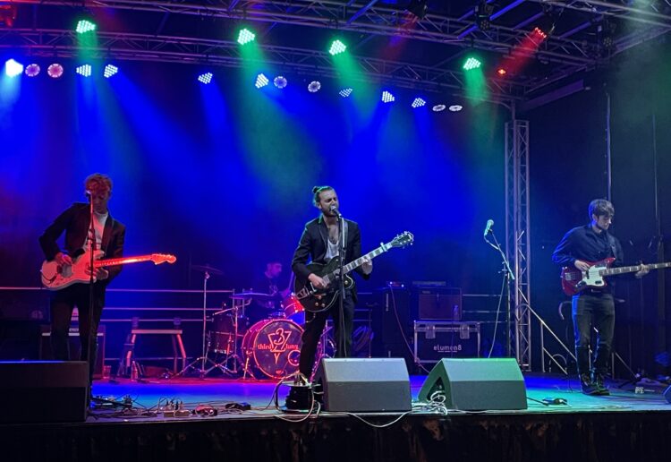Louis and the Shakes at Loddfest by Chris Hillman