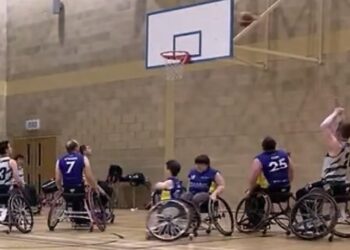 Conal O'Donovan throws two against Swansea Storm for Thames Valley Kings
