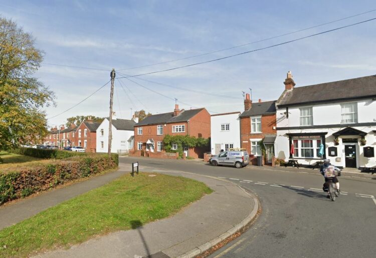 The site of the planned 5G mast at the junction of Grove Road and Kidmore End Road in Caversham, with the Black Horse pub in the background. Credit: Google Maps
