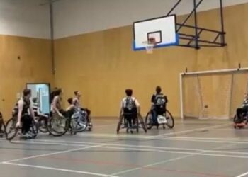 Jamie Bamford shoots for Kings Juniors