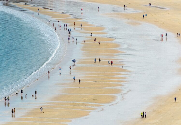 Spanish beaches are popular holiday destinations Picture: David Vives from Pixabay