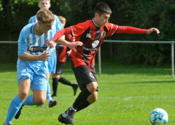 Reading YMCA v Finchampstead (blue & white shirts)