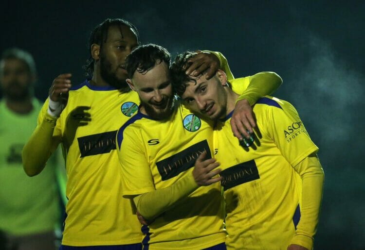 Ascot United v Hilltop Pictures: Neil Graham