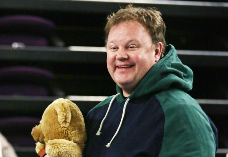 Justin Fletcher with furry friend in Jack and the Beanstalk Pictures: Dijana Capan/Dvision Images
