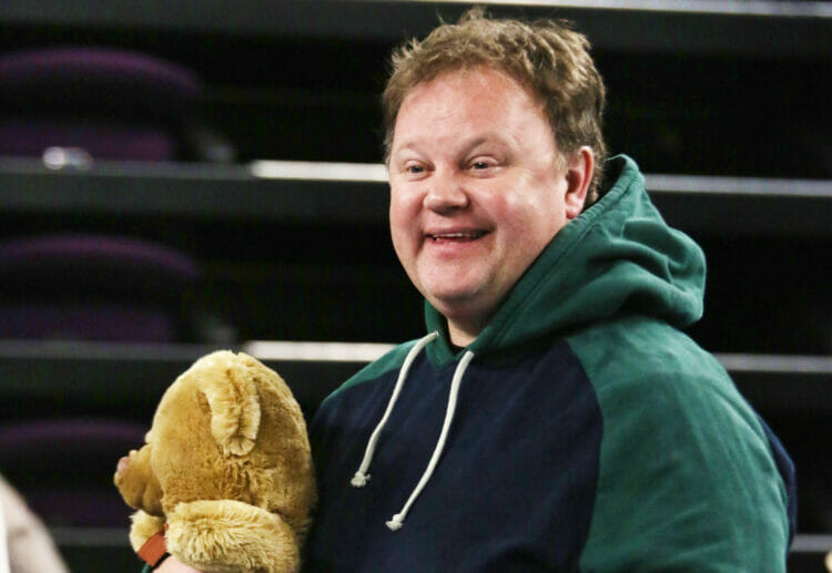 Justin Fletcher with furry friend in Jack and the Beanstalk Pictures: Dijana Capan/Dvision Images