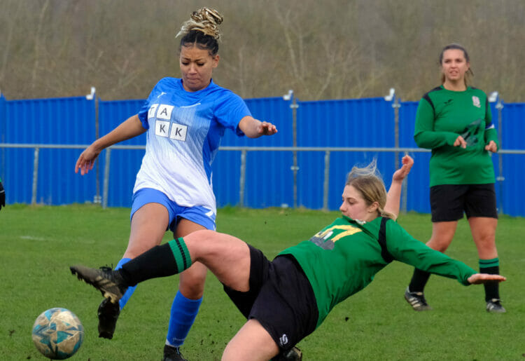 Eversley & California Ladies v Kidlington Pictures: Andrew Batt