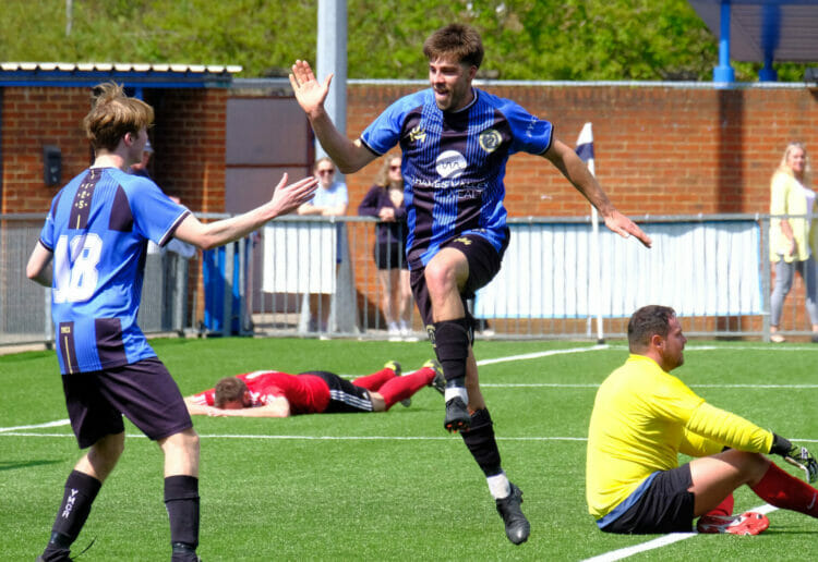 Wargrave v Reading YMCA Pictures: Andrew Batt