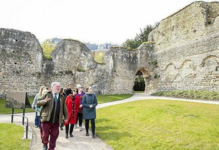 Enjoy a talk in the Museum giving you insight in the tragic and brilliant persona of Oscar Wilde and then follow the guide in a walk to discover places linked to the author's life in Reading Picture: WhatsonReading.com