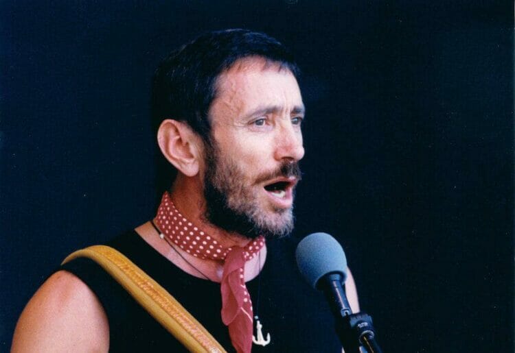 Tom Lewis will perform at Readifolk