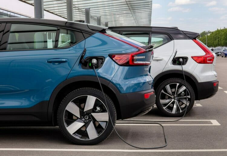 Pure electric Volvo C40 and XC40 Recharge at a charging station