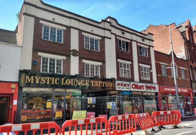 An entrance to Reading's Smelly Alley remains closed following a fire nearly a month ago. Picture: Local Democracy Reporting Service