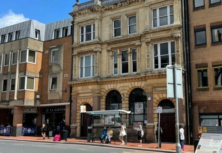 The former home of NatWest in Reading could be converted into apartments if a plan is approved by Reading Borough Council Picture; Danks Badnell