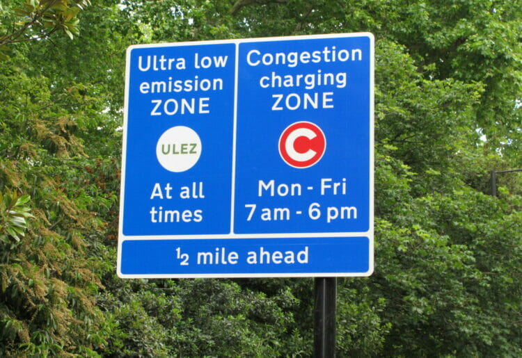 Sign warning drivers in London that they are about to enter the Ultra Low Emission Zone and Congestion Charging Zone Picture: David Hawgood / Sign for London ultra low emission zone / CC BY-SA 2.0