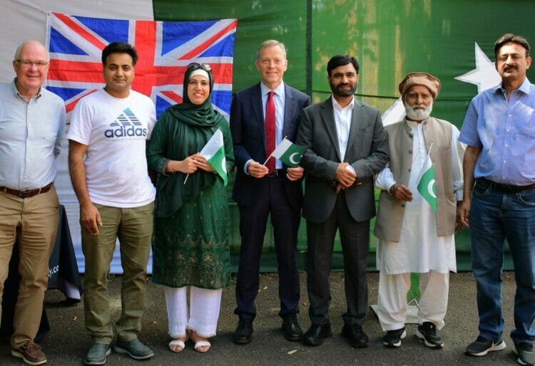 Cllr Tony Skuse, Sikandar Hayat, Mamuna Naz, Matt Rodda, Labour MP for Reading East, cllr Amjad Tarar and members of the Pakistani community at Pakistan Independence Day in Reading. Credit: Sikandar Hayat