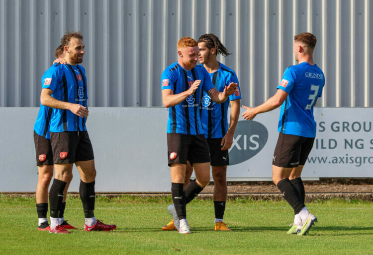 Harrow Borough v Bracknell Town Pictures: John Leakey