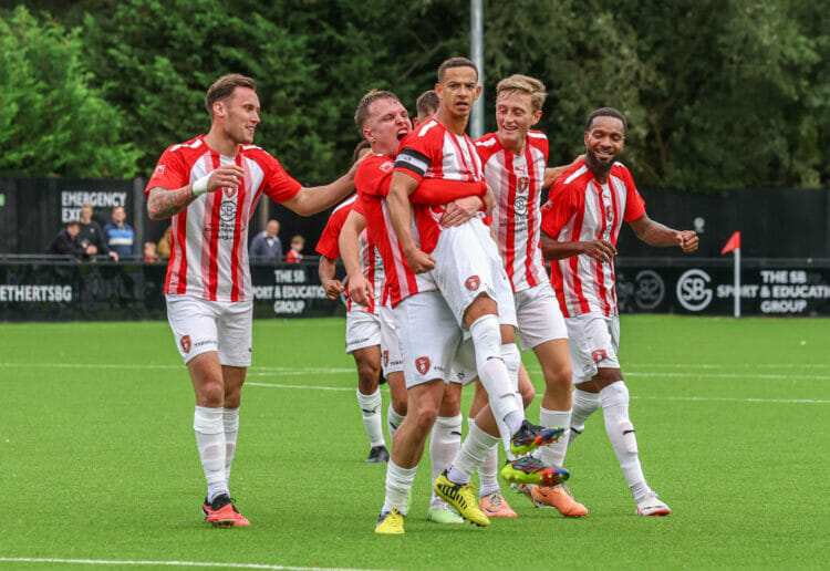 Bracknell Town v Poole Town Pictures: John Leakey