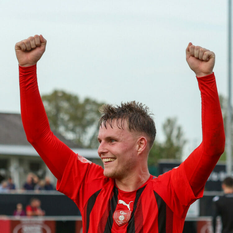 Hanwell v Bracknell Town Pictures: John Leakey