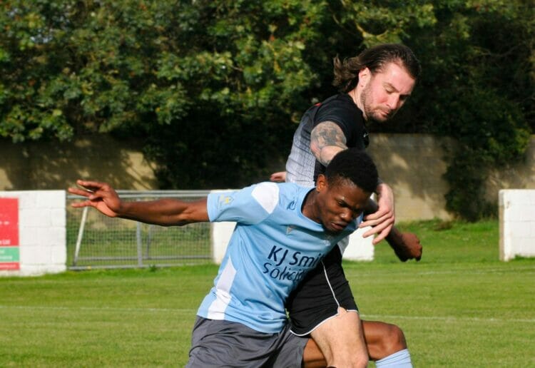 Woodley United v Amersham Town