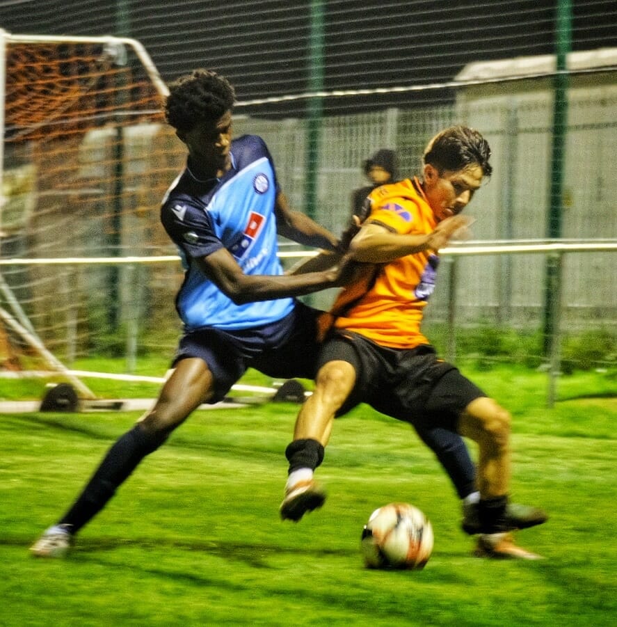 Wokingham & Emmbrook v Fleet Town Pictures: Andrew Batt