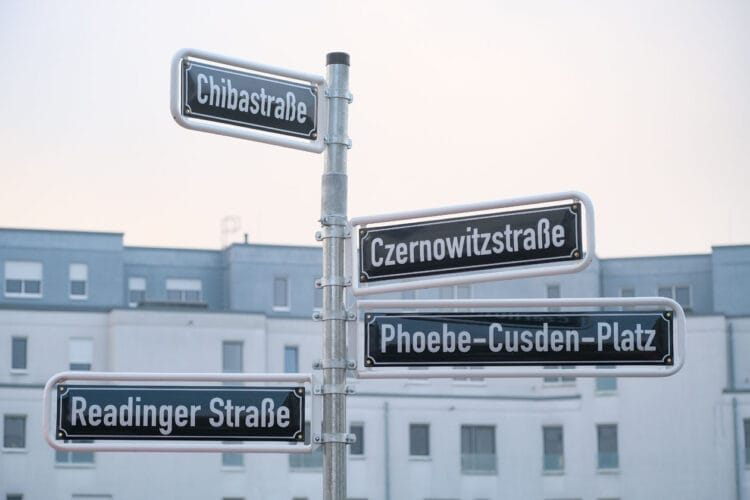 Chibastraße, Czernowitzstraße, Phoebe-Cusden-Platz and Readinger Straße in the Grand Central Quarter were festively dedicated on Friday 17 November.  ©Landeshauptstadt Düsseldorf/Michael Gstettenbauer