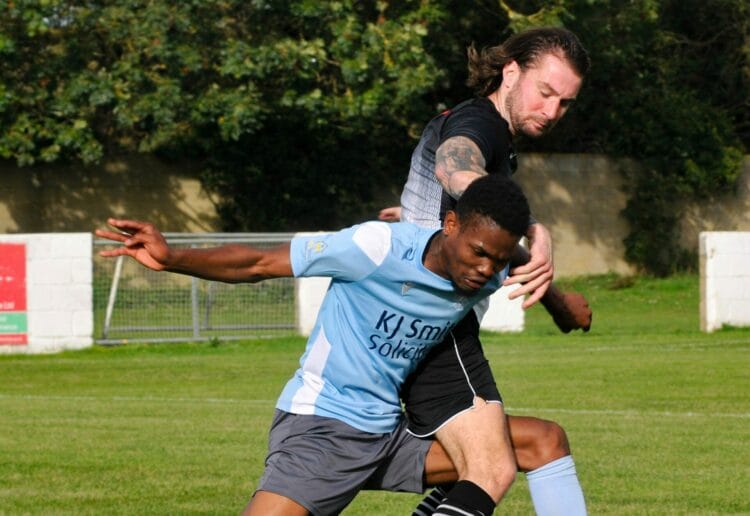Woodley United v Amersham Town