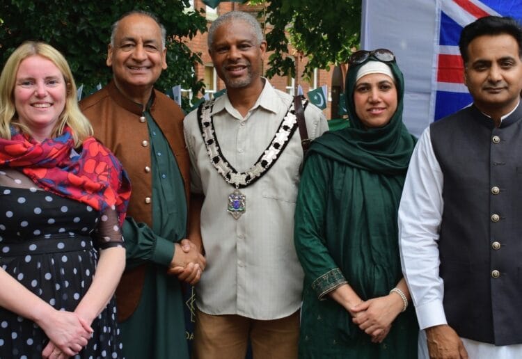 Councillor Rachel Eden, Mian Saleem, cllr Glenn Dennis deputy mayor, Mamuna Naz and Sikandar Hayat at Pakistan Independence Day in Reading. Credit: Sikandar Hayat