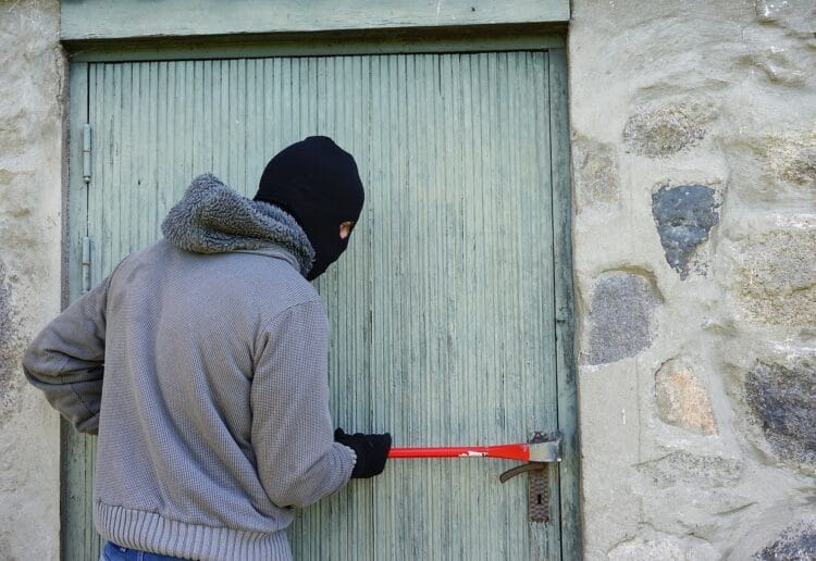 Thieves know if you're in or out by keeping an eye on festive lights Picture:  Kris from Pixabay