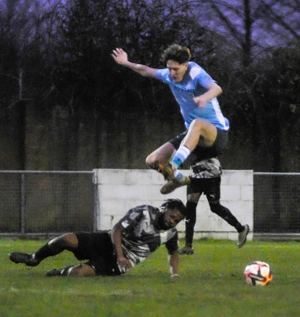 Woodley United v Bagshot Pictures: Steve Smyth