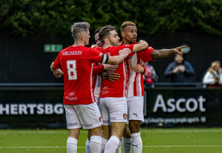 Bracknell Town v Poole Town Pictures: John Leakey