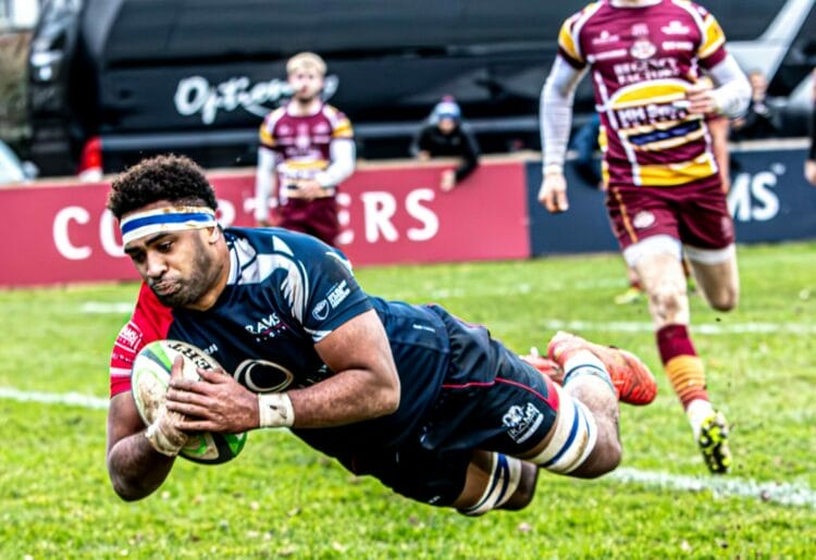 Mike Hoyt dives over for his try