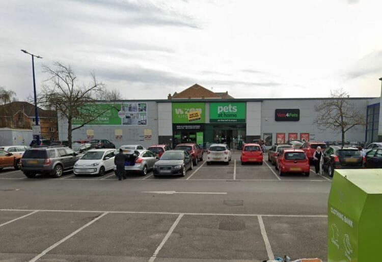 Reading Retail Park on Oxford Road. Halfords is looking to move into the unit formerly occupied by Wren Kitchens Picture: Google maps