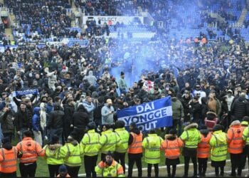 Reading FC - Pitch invasion, match abandoned