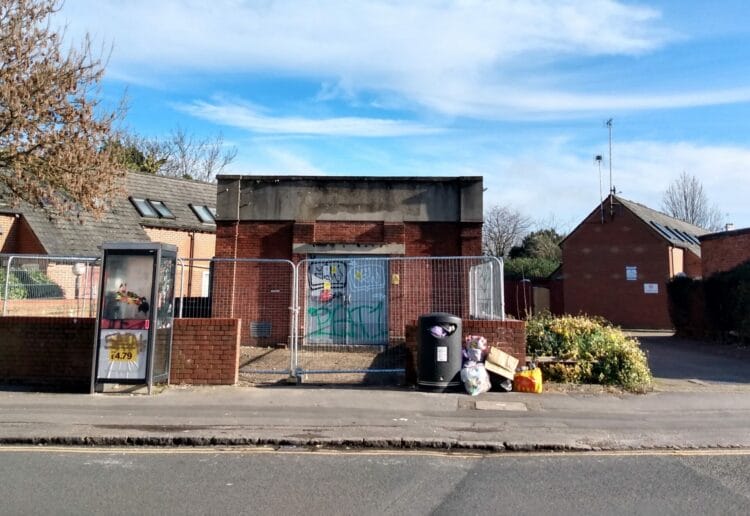 The SSEN power sub station and former bottle bank site in Erleigh Road, East Reading, now sealed off from the public. Credit: James Aldridge, Local Democracy Reporting Service.
