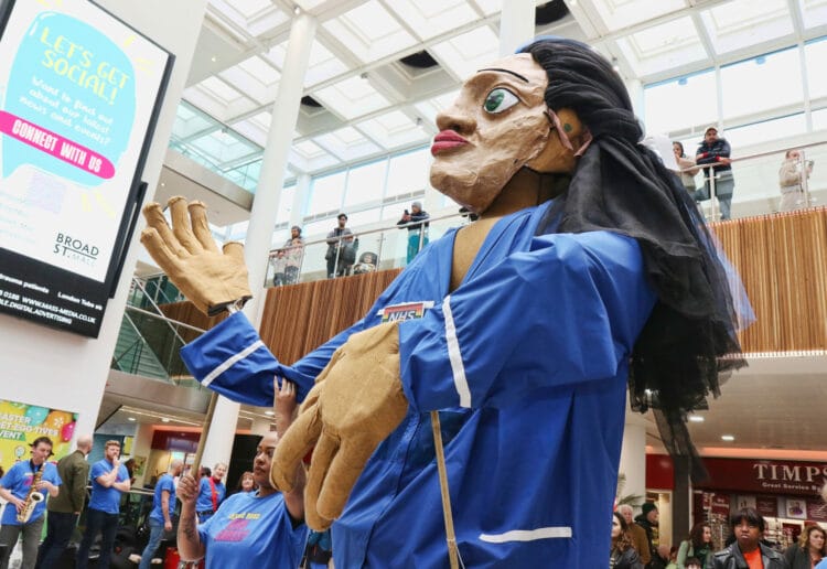 Reading Today 23rd March 2024; Chanya the Giant, Oxford Road Giant March 2024; Broad Street Mall Reading;