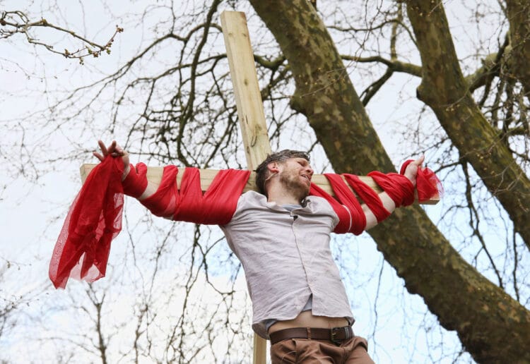Reading Today 29th March 2024; The Rise Theatre Company and The Gate Church; Picnic and performance of The Reading Passion Picture: Dijana Capan/DVision Images
